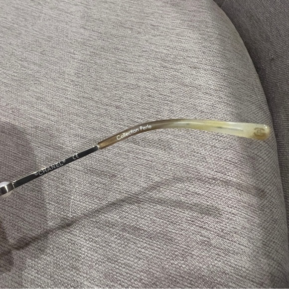 SOLD CHANEL Pearl Sunglasses - Picture 4 of 6